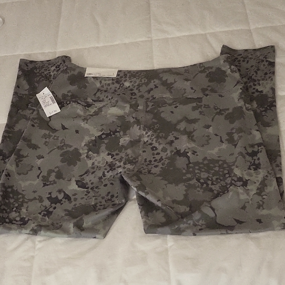 NWT Leggings Size L